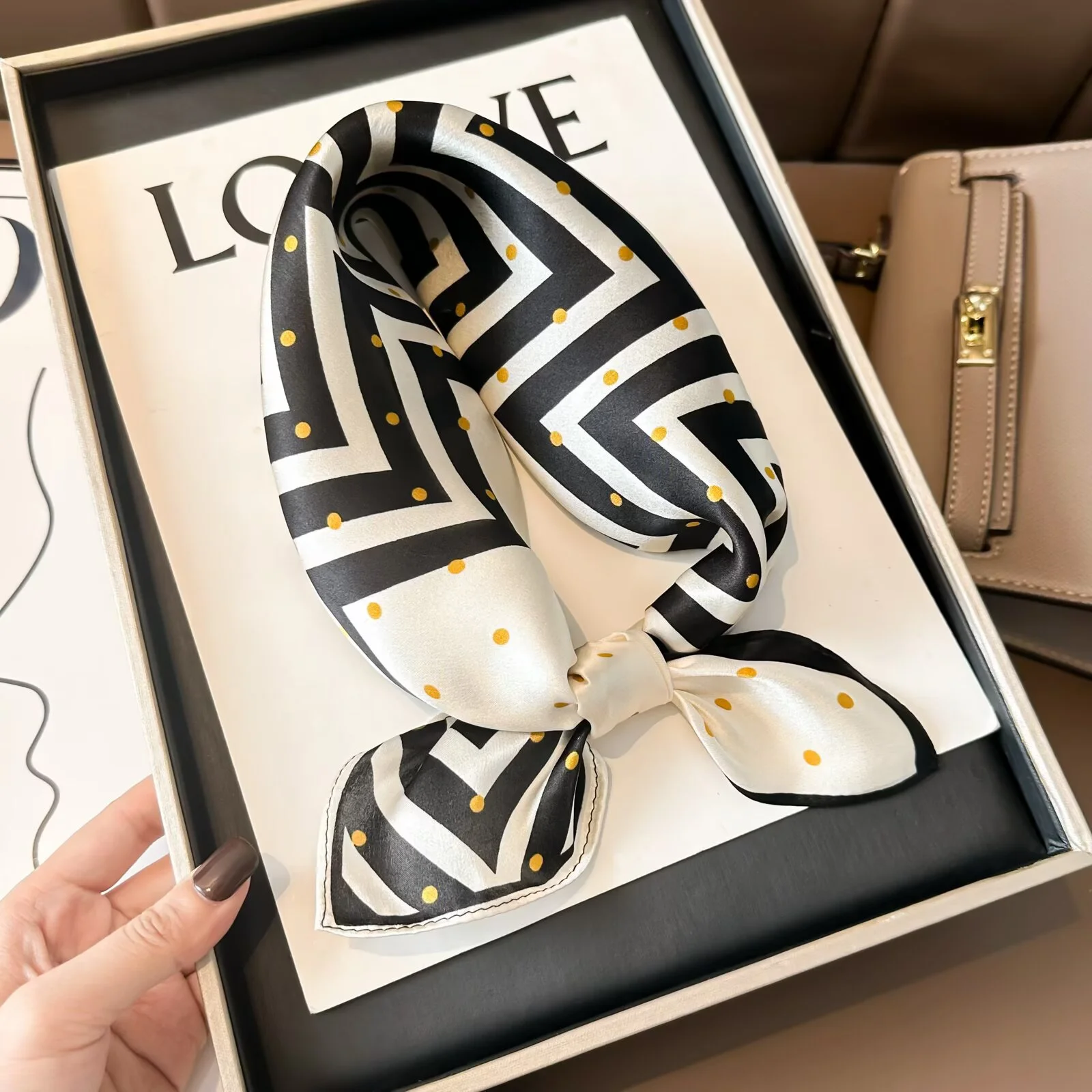 Mulberry silk printed square scarf (53×53 cm) - 图片 5